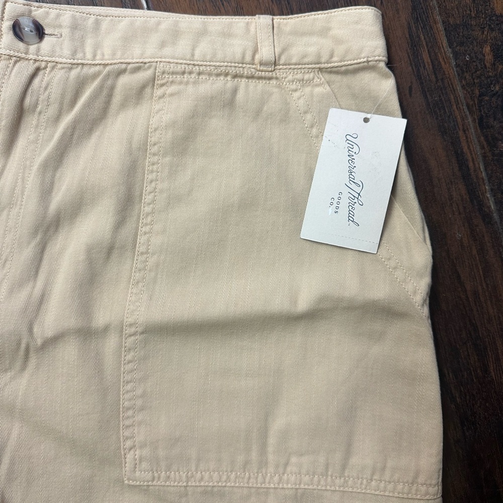 Universal Thread Women’s Shorts Bright Red Sz 17. <<<<73>>>> - Picture 2 of 7
